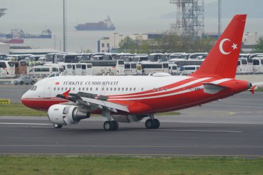 ISTANBUL, TURKIYE - 29 Nisan 2023: Türk Devlet Airbus A318-112 Elite (3751) İstanbul Atatürk Havalimanı 'na indi