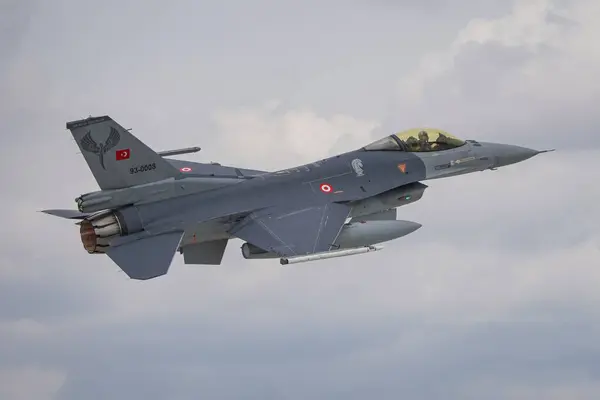 Stock image KONYA, TURKIYE - MAY 09, 2023: Turkish Air Force Lockheed Martin F-16C Fighting Falcon (4R-130) take-off from Konya Airport during Anatolian Eagle Air Force Exercise