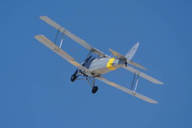 ESKISEHIR, TURKIYE - 16 Eylül 2023: M.S.O Air and Space Museum de Havilland DH-82 Tiger Moth (83900) Sivrihisar SHG Airshow 'da sergilendi