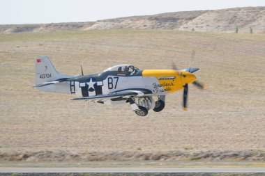 ESKISEHIR, TURKIYE - 17 EPTEMBER 2023: M.S.O Hava ve Uzay Müzesi Kuzey Amerika P-51D Mustang (122-39608) Sivrihisar SHG Airshow 'da sergilendi