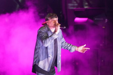 İSTANBUL, TURKIYE - 23 Nisan 2024: Türk Şarkıcı Ceza Konseri İstanbul 'da 23 Nisan' da Ulusal Egemenlik ve Çocuk Hakimiyeti Günü