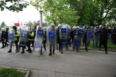 ISTANBUL, TURKIYE - MAYIS 01, 2024: Uluslararası İşçi Bayramı sırasında Sarachane 'de polis güçleri