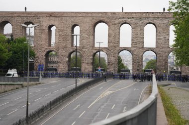 ISTANBUL, TURKIYE - MAYIS 01, 2024: Uluslararası İşçi Bayramı sırasında Sarachane 'de polis güçleri