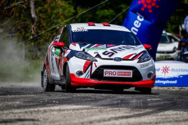 BURSA, TURKIYE - 18 Mayıs 2024: Bursa Rallisi 'nde ralli araba yarışı