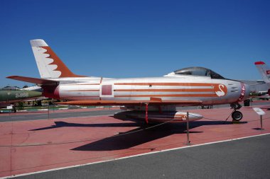 ISTANBUL, TURKIYE - Haziran 01, 2024: Türk Hava Kuvvetleri Kuzey Amerika F-86E (M) Sabre (19268) İstanbul Havacılık Müzesi 'nde sergilendi