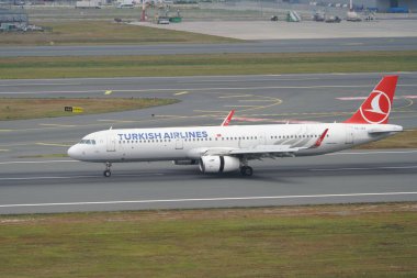 ISTANBUL, TURKIYE - 17 Haziran 2023: Türk Havayolları Airbus A321-231 (6751) İstanbul Uluslararası Havaalanına indi