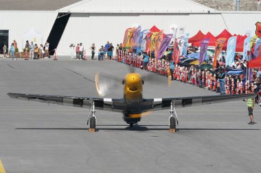 ESKISEHIR, TURKIYE - SEPTEMBER 16, 2023: M.S.O Hava ve Uzay Müzesi Kuzey Amerika P-51D Mustang (122-39608) Sivrihisar SHG Airshow 'da sergilendi