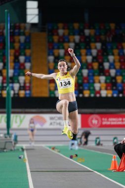 ISTANBUL, TURKIYE - 10 Şubat 2024: Atakoy Atletizm Arenasında düzenlenen Balkan Atletizm Şampiyonası sırasında tanımlanamayan atlet