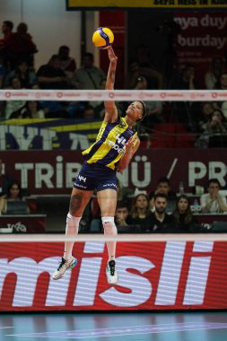 ISTANBUL, TURKIYE - 13 Nisan 2024: Melissa Vargas, Burhan Felek Spor Salonu 'nda oynanan Fenerbahçe Opet vs Eczacibasi Dynavit Türk Sultanlar Ligi karşılaşmasında görev yapıyor