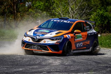 BURSA, TURKIYE - 18 Mayıs 2024: Bursa Rallisi 'nde ralli araba yarışı