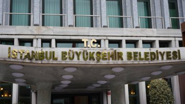 İSTANBUL, TURKIYE - MAYIS 01, 2024: İstanbul Büyükşehir Belediye Binası Fatih 'te