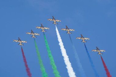 ISTANBUL, TURKIYE - 29 Nisan 2023: Fursan Al Emarat, Birleşik Arap Emirlikleri Hava Kuvvetleri Aerobatik Gösteri Ekibi Teknofest İstanbul sırasında İstanbul Atatürk Havalimanı 'nda sergilendi