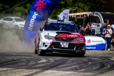 BURSA, TURKIYE - 18 Mayıs 2024: Bursa Rallisi 'nde ralli araba yarışı