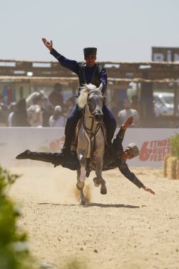 ISTANBUL, TURKIYE - Haziran 08, 2024: Etnospor Kültür Festivali 'nde Binicilik Şovu