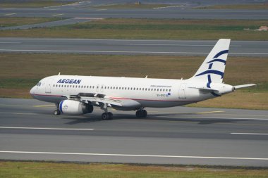 ISTANBUL, TURKIYE - 17 Haziran 2023: Ege Havayolları Airbus A320-232 (3745) İstanbul Uluslararası Havaalanına indi
