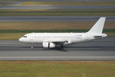 ISTANBUL, TURKIYE - 17 Haziran 2023: Dan Air Airbus A319-132 (3614) İstanbul Uluslararası Havaalanına indi