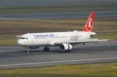 ISTANBUL, TURKIYE - 17 Haziran 2023: Türk Havayolları Airbus A321-231 (4654) İstanbul Uluslararası Havaalanına indi