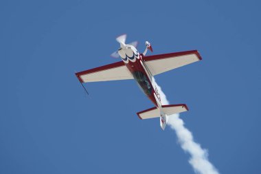 ESKISEHIR, TURKIYE - 16 Eylül 2023: Sivrihisar SHG Airshow 'da Özel Ekstra 300 sergilendi