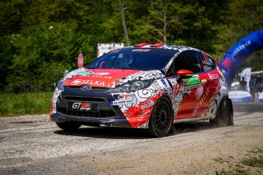 BURSA, TURKIYE - 18 Mayıs 2024: Bursa Rallisi 'nde ralli araba yarışı