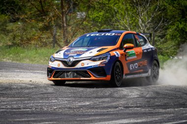 BURSA, TURKIYE - 18 Mayıs 2024: Bursa Rallisi 'nde ralli araba yarışı