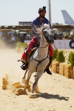 ISTANBUL, TURKIYE - Haziran 08, 2024: Etnospor Kültür Festivali 'nde Binicilik Şovu