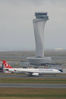 ISTANBUL, TURKIYE - 17 Haziran 2023: Türk Havayolları Airbus A330-343X (1228) İstanbul Uluslararası Havaalanına indi