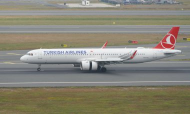 ISTANBUL, TURKIYE - 17 Haziran 2023: Türk Havayolları Airbus A321-271NX (11148) İstanbul Uluslararası Havaalanına indi