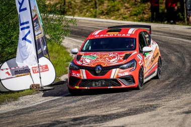 BURSA, TURKIYE - 18 Mayıs 2024: Bursa Rallisi 'nde ralli araba yarışı