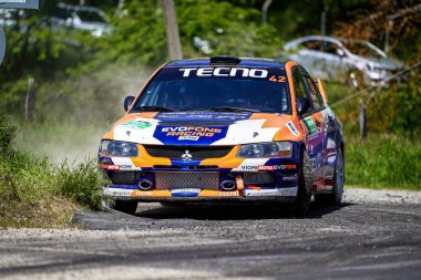 BURSA, TURKIYE - 18 Mayıs 2024: Bursa Rallisi 'nde ralli araba yarışı