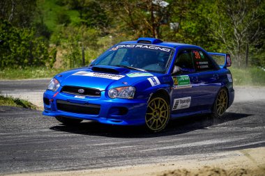 BURSA, TURKIYE - 18 Mayıs 2024: Bursa Rallisi 'nde ralli araba yarışı