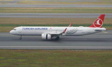 ISTANBUL, TURKIYE - 17 Haziran 2023: Türk Havayolları Airbus A321-271NX (11148) İstanbul Uluslararası Havaalanına indi