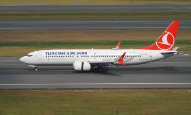 ISTANBUL, TURKIYE - 17 Haziran 2023: Türk Havayolları Boeing 737-8MAX (60053) İstanbul Uluslararası Havaalanına indi