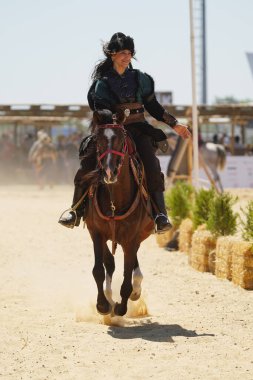 ISTANBUL, TURKIYE - Haziran 08, 2024: Etnospor Kültür Festivali 'nde Binicilik Şovu