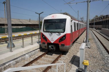 ISTANBUL, TURKIYE - 13 Nisan 2024: Sirkeci Yedikule Treni Sirkeci Tren İstasyonu