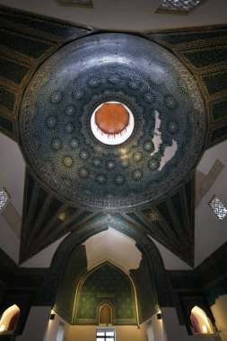 KONYA, TURKIYE - 17 Aralık 2023: Konya 'da Karatay Madrasa Kubbesi