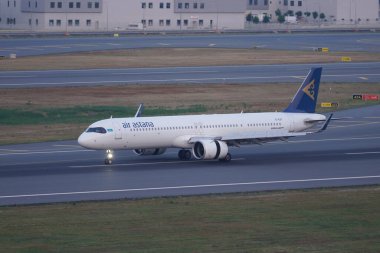 ISTANBUL, TURKIYE - 21 Haziran 2023: Air Astana Airbus A321-271NXLR (10427) İstanbul Uluslararası Havaalanına indi