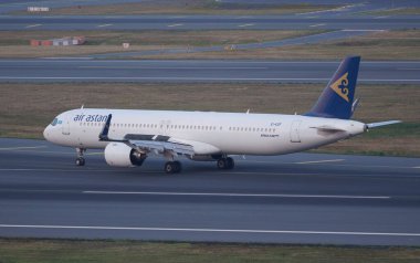 ISTANBUL, TURKIYE - 21 Haziran 2023: Air Astana Airbus A321-271NXLR (10427) İstanbul Uluslararası Havaalanına indi