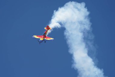 ESKISEHIR, TURKIYE - 17 Eylül 2023: Romen Hawks Aerobik Takımı Ekstra 330SC Sivrihisar SHG Airshow 'da sergilendi