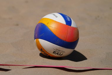 İSTANBUL, TURKIYE - 23 Haziran 2024: İstanbul 'da Pro Beach Tour Sile Leg' de Mikasa VLS300 topu