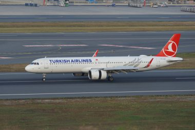 ISTANBUL, TURKIYE - 21 Haziran 2023: Türk Havayolları Airbus A321-271NX (9376) İstanbul Uluslararası Havaalanına indi