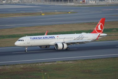 ISTANBUL, TURKIYE - 21 Haziran 2023: Türk Havayolları Airbus A321-271NX (8257) İstanbul Uluslararası Havaalanına indi