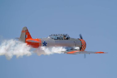 ESKISEHIR, TURKIYE - 17 Eylül 2023: M.S.O Air and Space Museum Kuzey Amerika AT-6G Texan (SA079) Sivrihisar SHG Airshow 'da sergilendi