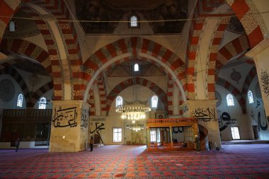 EDIRNE, TURKIYE - Nisan 07, 2024: Eski Cami, Eski Cami, Edirne City. Cami 1414 yılında inşa edildi.