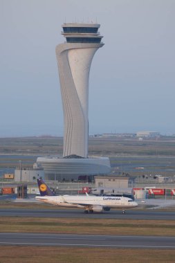 ISTANBUL, TURKIYE - 21 Haziran 2023: Lufthansa Airbus A320-214 (6577) İstanbul Uluslararası Havaalanına indi