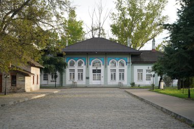 EDIRNE, TURKIYE - Nisan 07, 2024: Edirne şehrinin Eski Tren İstasyonu.