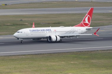 ISTANBUL, TURKIYE - EYLÜL 02, 2023: Türk Havayolları Boeing 737-8MAX (60056) İstanbul Uluslararası Havaalanına indi