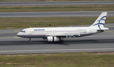 ISTANBUL, TURKIYE - EPTEMBER 02, 2023: Ege Havayolları Airbus A320-232 (3714) İstanbul Uluslararası Havaalanına indi