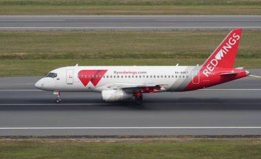 ISTANBUL, TURKIYE - EPTEMBER 02, 2023: Red Wings Airlines Sukhoi 100-95B (95170) İstanbul Uluslararası Havaalanına iniyor