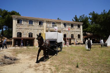 CANAKKALE, TURKIYE - 18 Haziran 2024: Gelibolu 'daki Alcitepe 1915 Kızıl Hilal Hastanesi