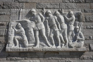 CANAKKALE, TURKIYE - 18 Haziran 2024: Çanakkale Şehitleri Anıtı 'nda yardım, Gelibolu